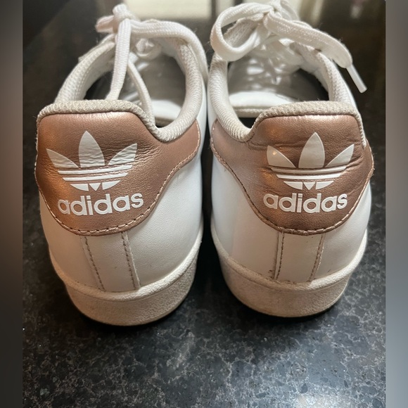 Adidas superstar , women’s 8 1/2, hard top sneaker, rose gold - Picture 5 of 6